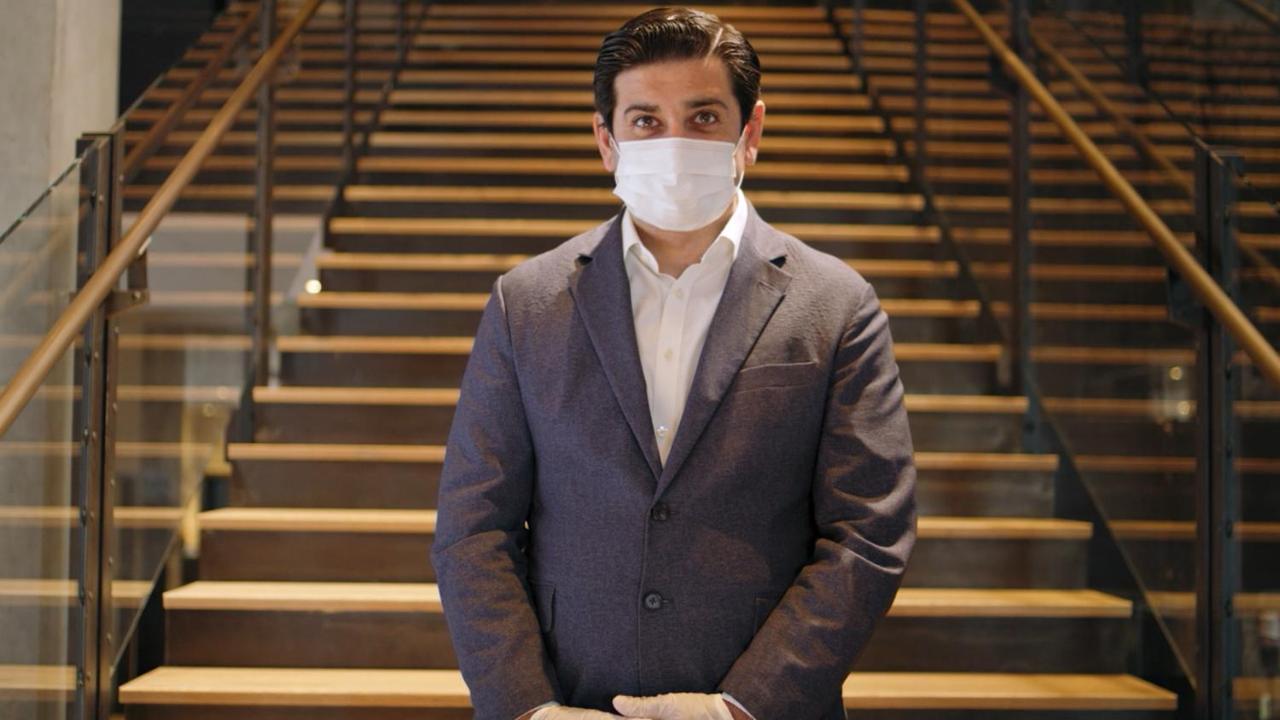 Holiday Inn Mumbai International Airport By Ihg Екстер'єр фото A hotel employee wearing a face mask