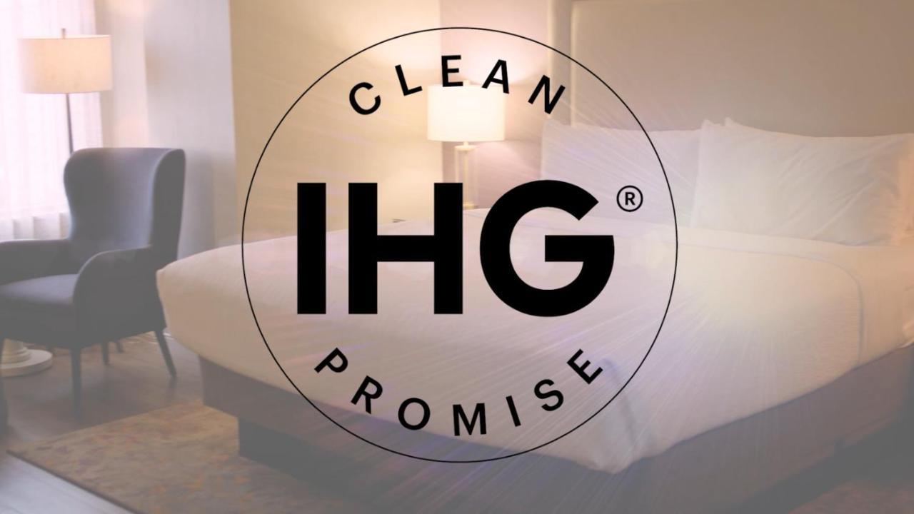 Holiday Inn Mumbai International Airport By Ihg Екстер'єр фото IHG Clean Promise logo