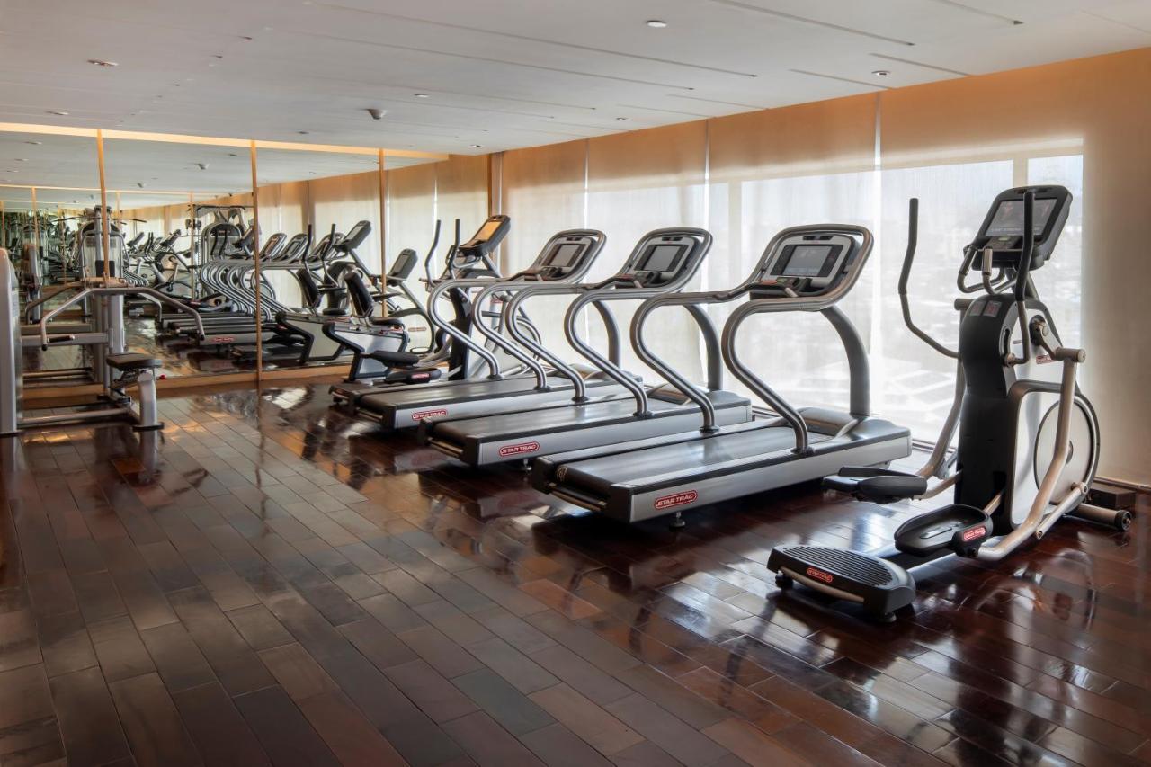 Holiday Inn Mumbai International Airport By Ihg Екстер'єр фото A row of treadmills