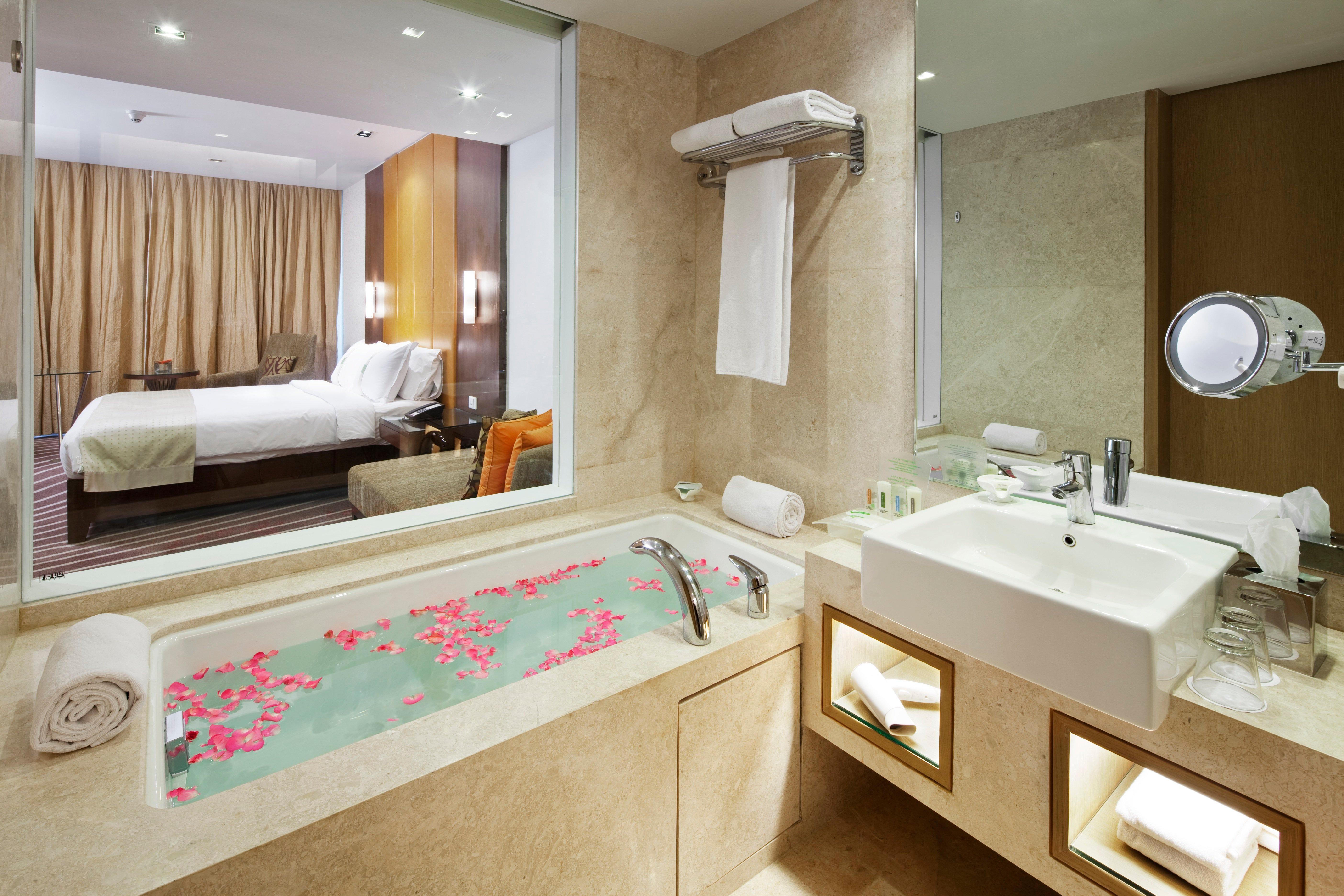 Holiday Inn Mumbai International Airport By Ihg Екстер'єр фото A bathroom in a hotel