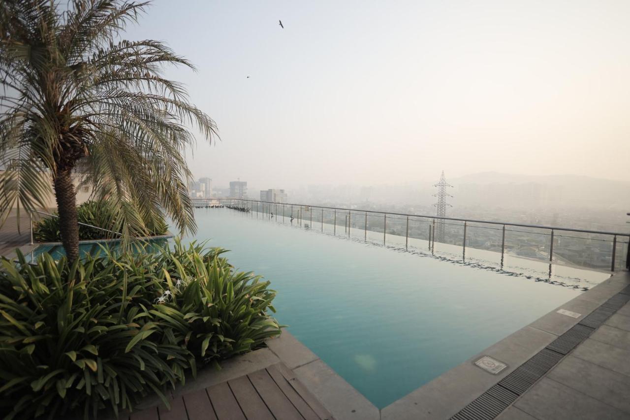 Holiday Inn Mumbai International Airport By Ihg Екстер'єр фото Infinity pool at the Oberoi, Mumbai