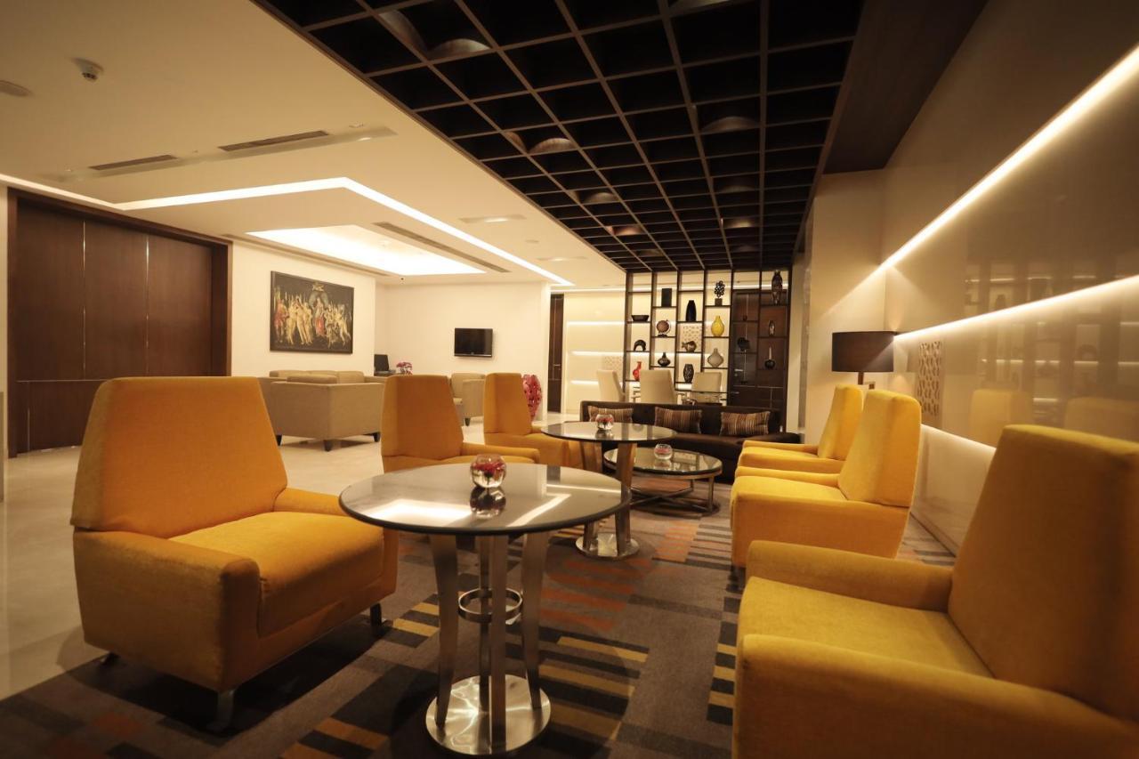 Holiday Inn Mumbai International Airport By Ihg Екстер'єр фото The lounge at the airport