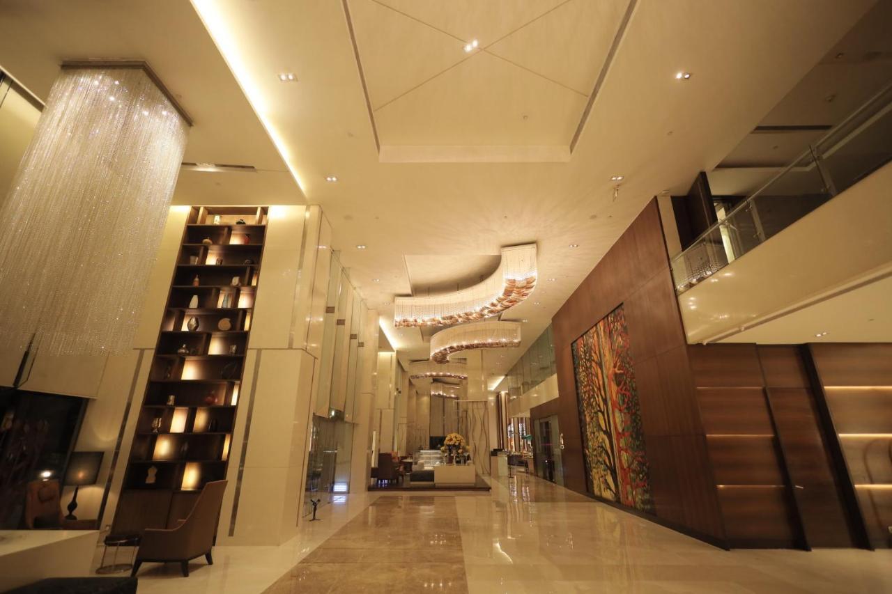 Holiday Inn Mumbai International Airport By Ihg Екстер'єр фото The lobby of the hotel