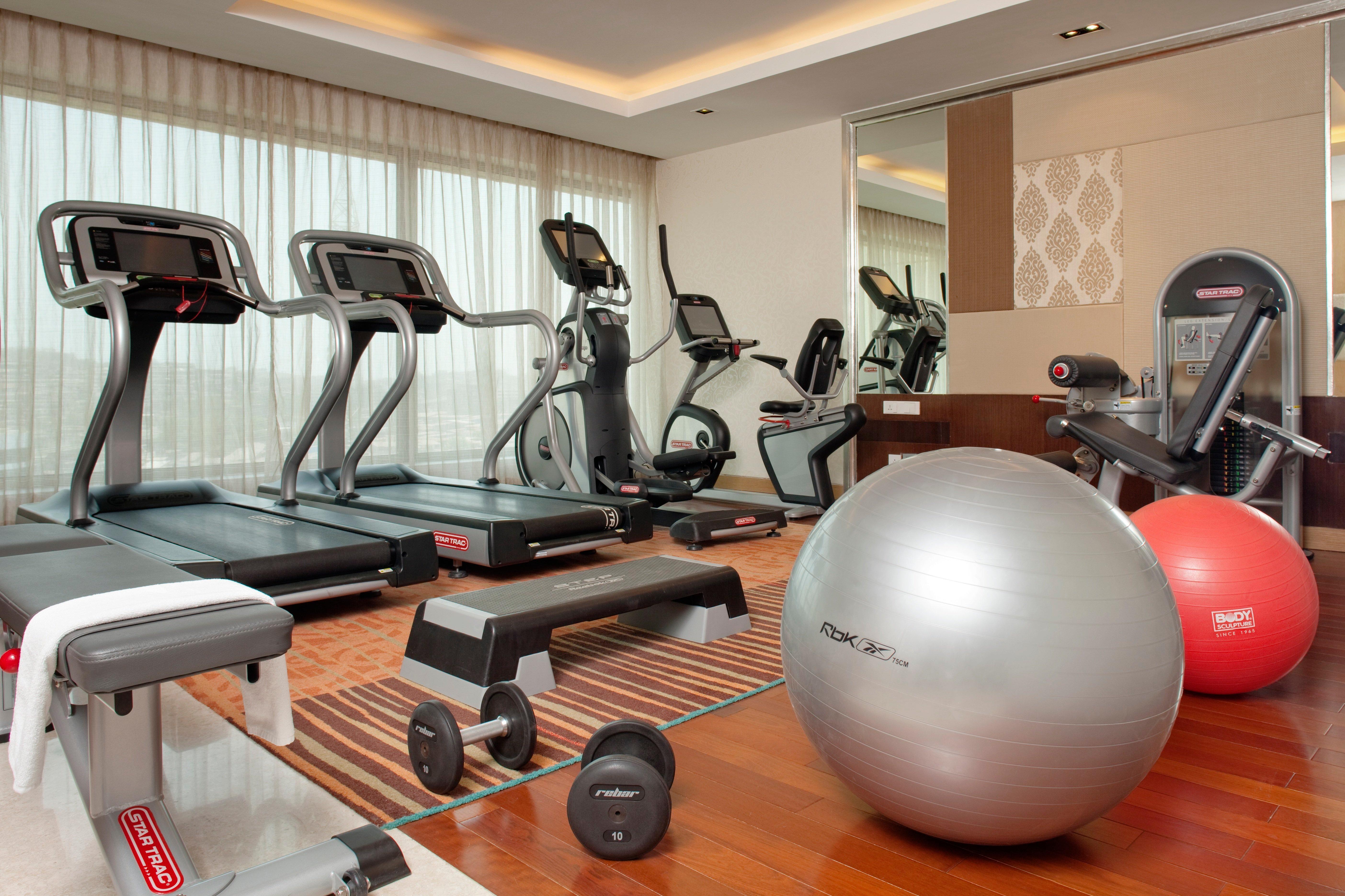 Holiday Inn Mumbai International Airport By Ihg Екстер'єр фото A gym at a hotel
