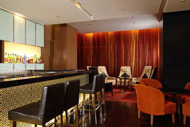 Holiday Inn Mumbai International Airport By Ihg Ресторан фото The bar at the Mandarin Oriental, Bangkok