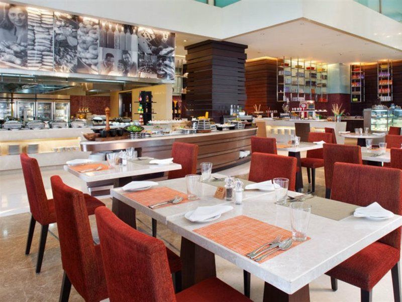 Holiday Inn Mumbai International Airport By Ihg Екстер'єр фото The restaurant