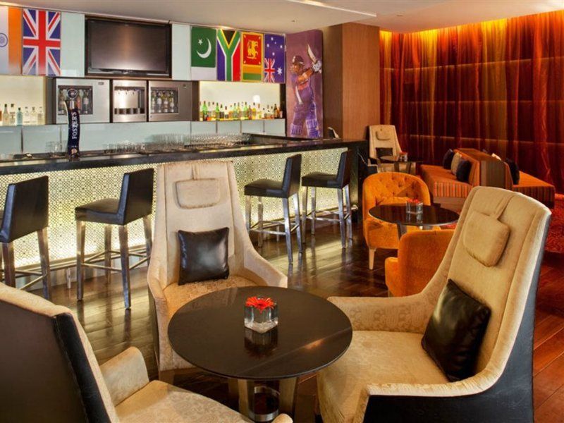 Holiday Inn Mumbai International Airport By Ihg Екстер'єр фото The bar at the lounge