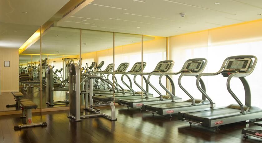 Holiday Inn Mumbai International Airport By Ihg Екстер'єр фото A row of treadmills